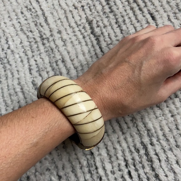 Cream and gold bangle - Picture 2 of 3